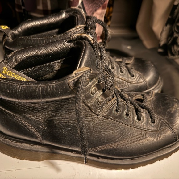 Authentic 90s Vintage Real Leather Dr. Marten’s Boots Men’s 9.5/Women's 11 - Picture 3 of 6